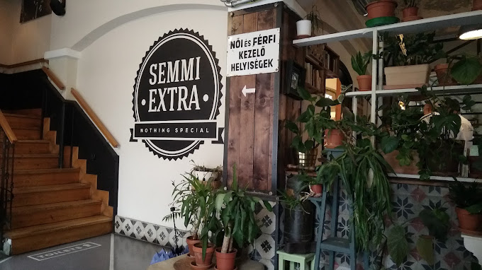 Semmi Extra